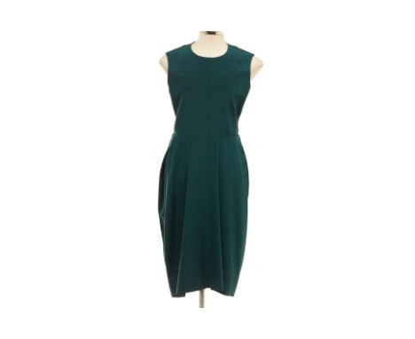 A CELINE FOREST GREEN SHIFT DRESS
Sleeveless silk baby doll shift dress
Celine
Size FR 38
Condition: Minor signs of wear comm