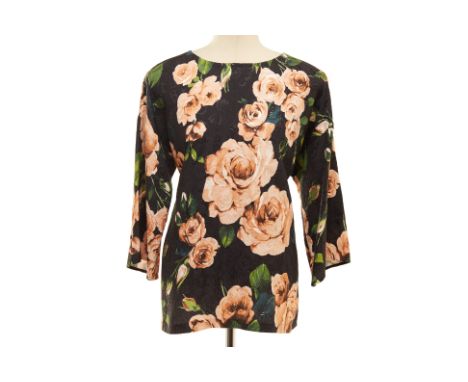 A DOLCE &amp; GABBANA BLACK &amp; FLORAL PRINT BLOUSE
black and blush coloured floral three-quarter sleeve blouse
Dolce &amp;