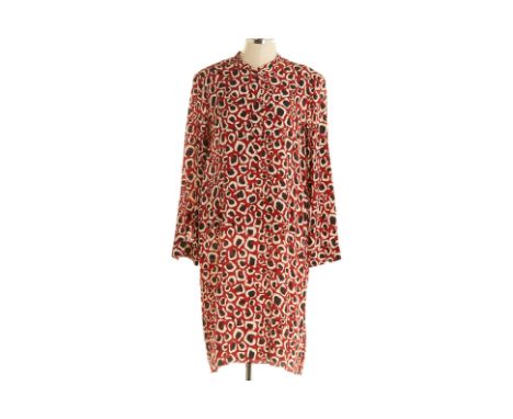 A GUCCI RED LEOPARD PRINT SILK DRESS
Red, white and black leopard print, long sleeves and buttoned front
Gucci
Size FR 46
Con