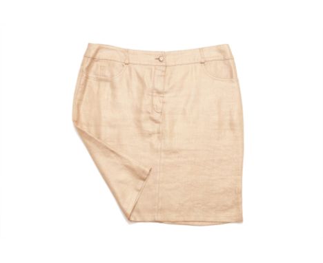 A CHANEL BEIGE LINEN SKIRT
Mini skirt with a slight sheen to the fabric, with gold tone button
Chanel
Size IT 44
Condition: M