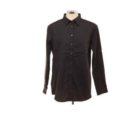 A BURBERRY BLACK BUTTON-UP SHIRT
Long sleeve cotton shirt with Burberry logo embroidered to the left bust, with additional bu