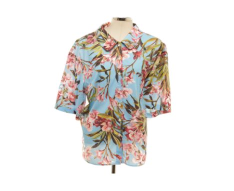 A DOLCE &amp; GABBANA FLORAL PRINT SHIRT
Blue short sleeved cotton button-up shirt
Dolce &amp; Gabbana
Size IT 48
Condition: 