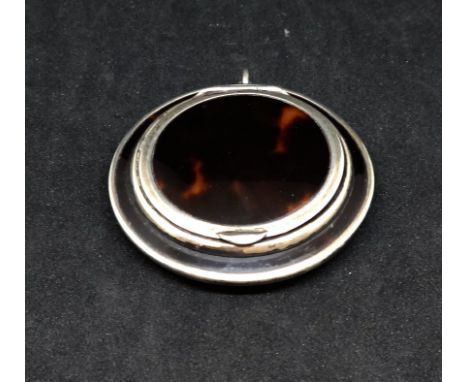 A Geo V silver and tortoiseshell mounted compact mirror, circa 1923, maker 'S & C', diameter 5cm.