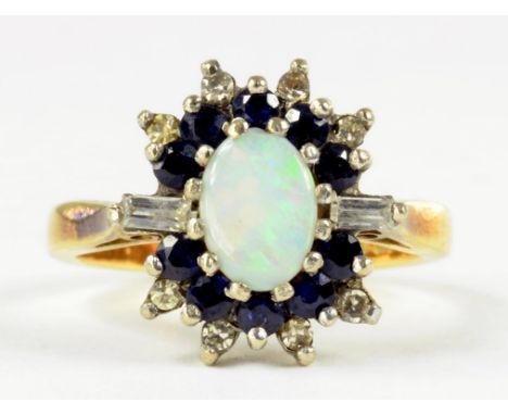 A DIAMOND, SAPPHIRE AND OPAL CLUSTER RING IN 18CT GOLD, LONDON 1975, 4.4G GROSS