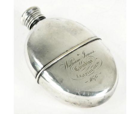 A VICTORIAN EPNS MOUNTED GLASS HIP FLASK THE DETACHABLE CUP ENGRAVED WILLIAM JONES CWMBIGA LLANIDLOES 1876, 13CM H