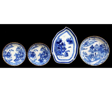 A CHINESE EXPORT PORCELAIN BLUE AND WHITE LEAF SHAPED DISH OR STAND AND ONE AND A PAIR OF CONTEMPORARY CHINESE BLUE AND WHITE