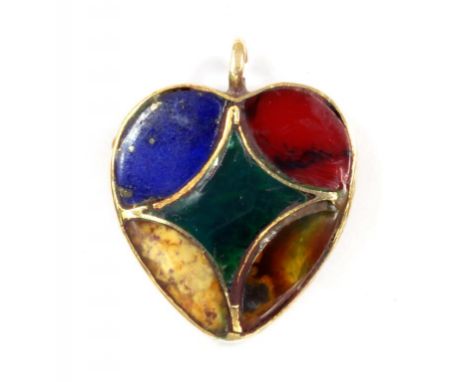 A VICTORIAN GOLD AND HARDSTONE HEART SHAPED LOCKET, 1.9G GROSS