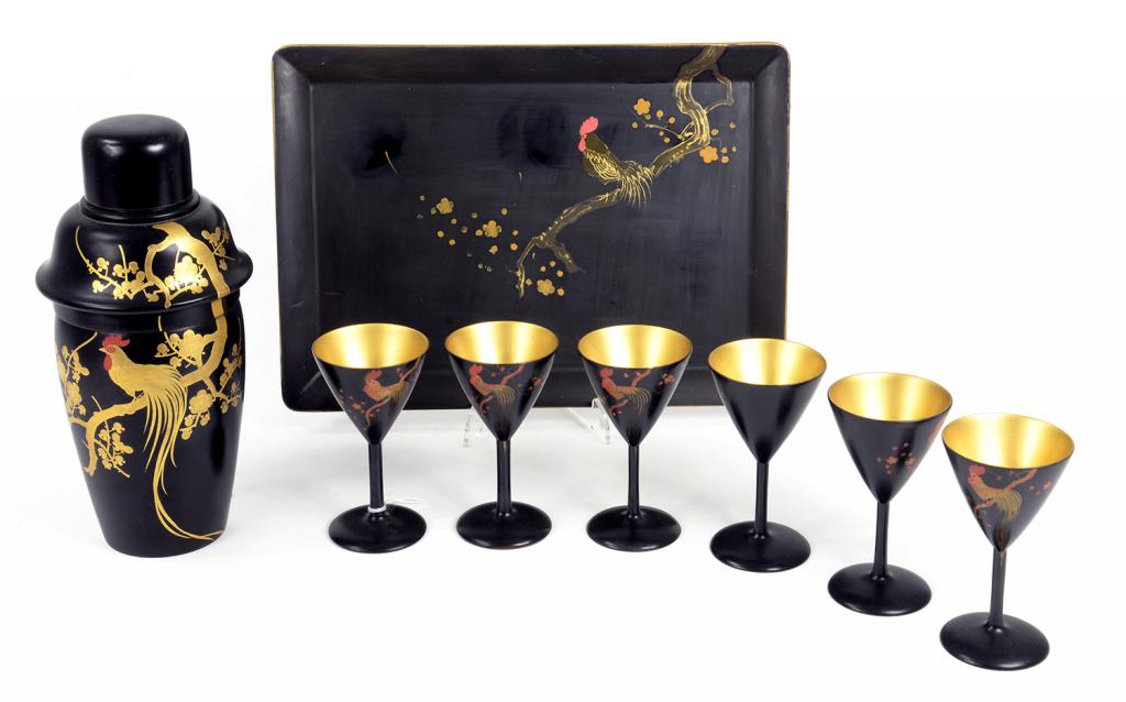 A 1920'S JAPANESE LACQUER COCKTAIL SET COMPRISING COCKTAIL SHAKER AND