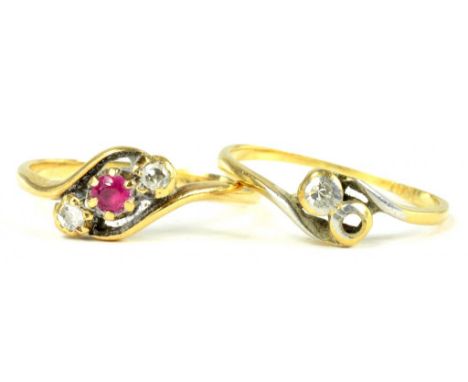 TWO GEM SET CROSSOVER RINGS IN 18CT GOLD OR GOLD MARKED 18CT, 3.9G GROSS