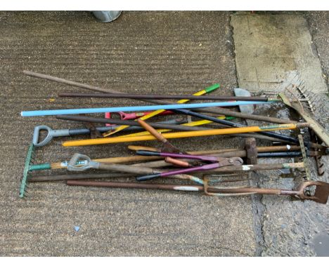 Quantity of Garden Tools 