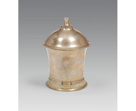 Josef Hoffmann und Wiener WerkstätteDeckeldoseversilbertes Alpaka, Perlstabdekor; auf der Unterseite gemarkt mit Rosenmarke, 