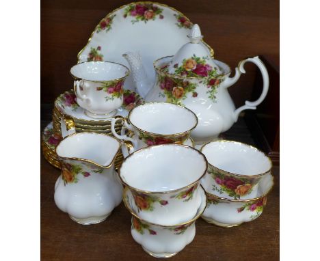 A six setting Royal Albert Old Country Roses tea service, (23) 