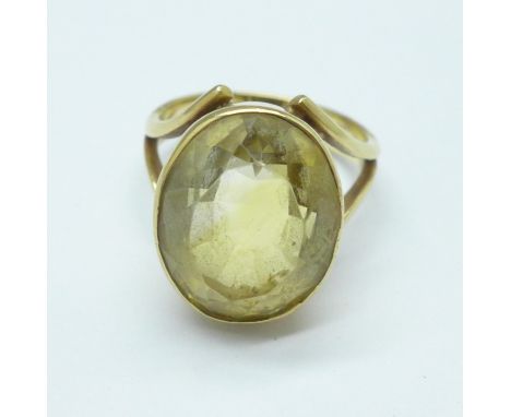 A 9ct gold, stone set ring, 5g, K 