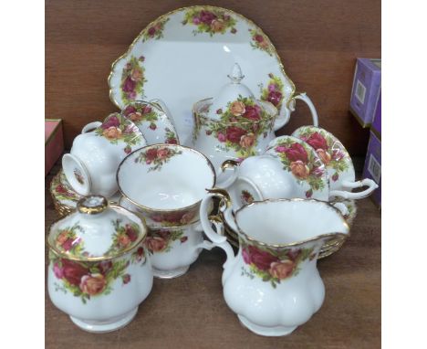 A six setting Royal Albert Old Country Roses tea service, (22) 