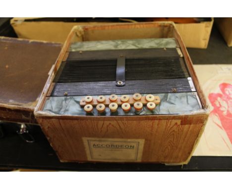 German Accordion (boxed)