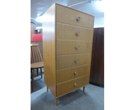 A Meredew light oak chest of drawers 