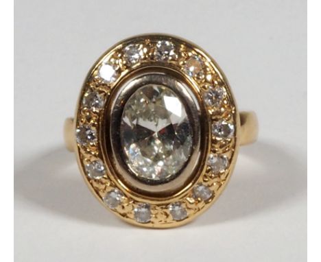 RING, 1930er Jahre, zentral Diamant im Ovalschliffin Weißgold- Zargenfassung à ca 1,5ct, VS1, Top Crystal, entspr Rahmen mit 