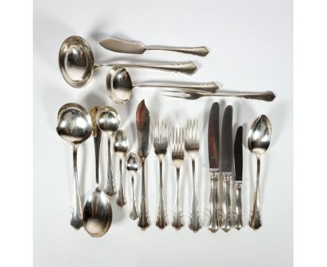 GROßES SPEISEBESTECK, Manuf Wilkens u. Söhne/Bremen,Form Chippendale, für 6 Personen, bestehend aus: Menuemesser und -gabeln,