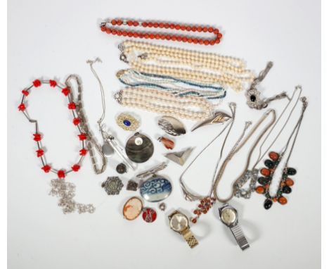 MODESCHMUCKKONVOLUT, versch Manufakturen und Stile,ua Silber, bestehend aus: DAU, Herst Temporis, vergoldet, DAU, Herst Jungh
