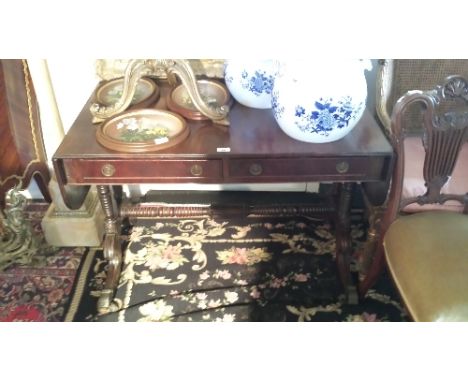 A REGENCY MAHOGANY SOFA TABLE, TWIN FRIEZE DRAWERS, BOBBIN SUPPORTS & BRASS TOE CASTORS.