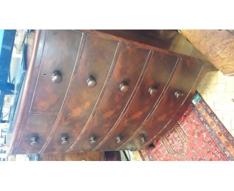 A VICTORIAN MAHOGANY BOW-FRONT CHEST OF DRAWERS, TWO SHORT OVER FOUR LONG, STANDING ON BRACKET FEET. 4FT 5IN TALL.