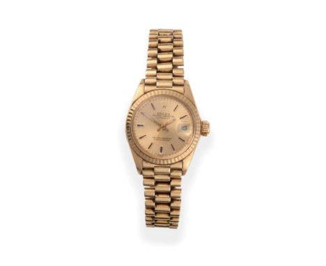 A Lady's 18ct Gold Automatic Calendar Centre Seconds Wristwatch, signed Rolex, Oyster Perpetual, Superlative Chronometer Offi