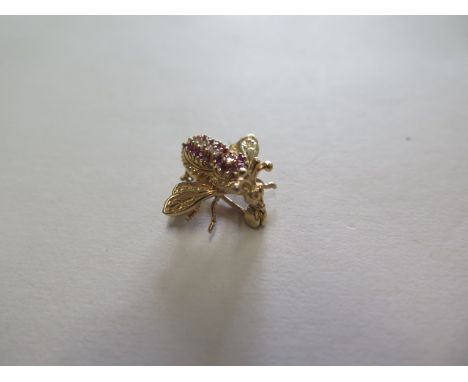 A gold diamond and ruby insect brooch, 15mm long, approx 2.5grams, marked EMA, in good condition 