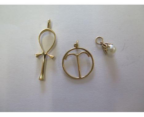An 18ct yellow gold Egyptian style pendant, approx 3.9grams, an Egyptian 18ct gold pendant, approx 2.2grams and a pearl penda