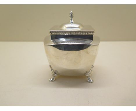 A Mappin and Webb silver tea caddy, London 1904/5, 11cm tall, approx 6.2 troy oz 