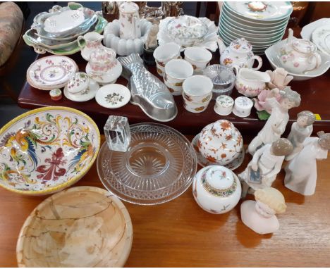 Mixed 20th century ceramics and ornaments to include Royal Worcester Evesham ramekins, early 20th century fruit plates, Lladr