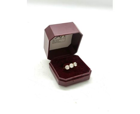 Ladies 9ct gold 3 stone set ring total weight 2.9 grams ring size n/o