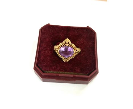 9ct gold Stone set ring, total weight 4grams ring size O