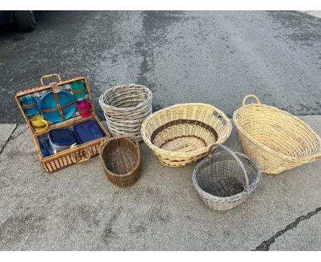 Selection of vintage and later wicker baskets to include picnic hamper, log basket etc