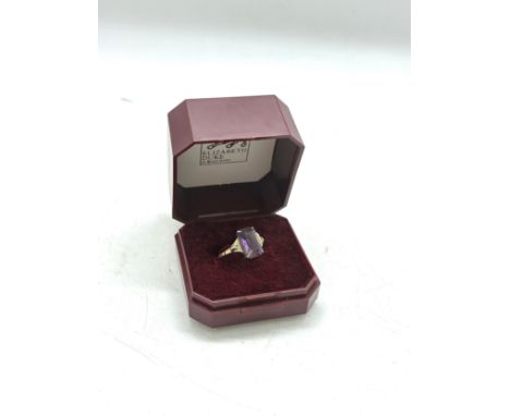Vintage 9ct gold stone set ring weight approximately 2grams