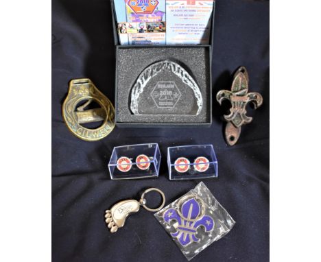 Scouting An assortment of memorabilia including key rings, cuff links (2 pairs), a horsebarn and vulture brass scout door kno