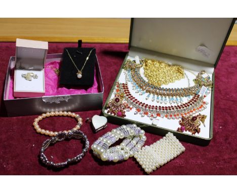 A job lot of assorted costume Jewellery 