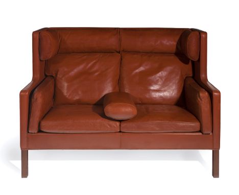 BORGE MORGENSEN (Denmark, 1914 - 1972)Two-seater sofa model Kupé 2192, 1970s.Walnut wood and brown leather upholstery.This so