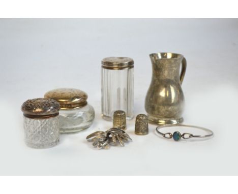 A group of silver items comprising a small George V hallmarked silver cream jug of baluster form, Thomas Bradbury & sons Ltd,