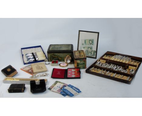 A mixed lot of collectors' items including plated flatware and cutlery, miniature cast metal tea service, View-master and sli