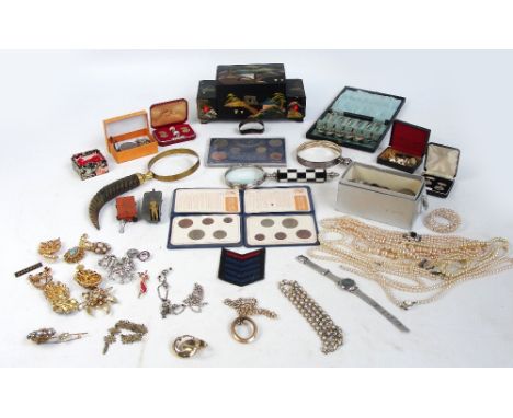 A mixed lot of costume jewellery to include various brooches, simulated pearl bead necklaces, etc, also two cased pairs of cu