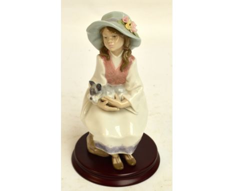 A boxed Lladro figure; 6400 "Daydreams", with stand. CONDITION REPORT: Chipping to flowers on hat, otherwise appears good wit