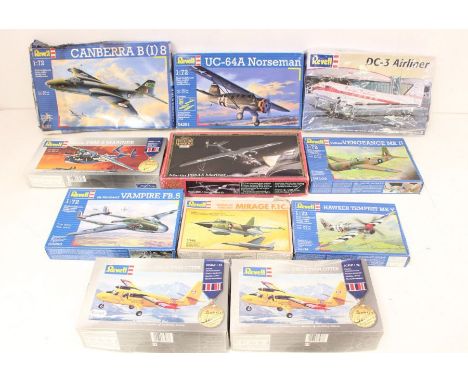 Revell: A collection of assorted boxed Revell model kits, mostly aircraft, to include: 04104, 85-5245, 8603, 00006, 03993, 04