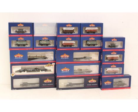 Bachmann: A collection of eighteen boxed Bachmann, OO Gauge rolling stock wagons to comprise: 37-225E, 38-675, 37-729B, 33-82