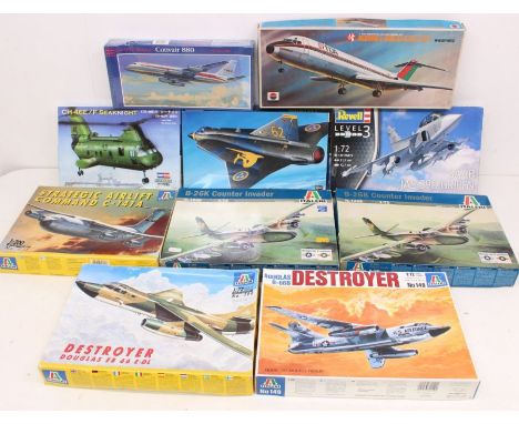 Model Kits: A collection of assorted boxed aircraft model kits, to include: Italeri, Mitto Kagaku, Hasegawa, Revell, Glencoe 