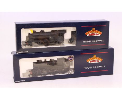 Bachmann: A boxed Bachmann, OO Gauge, J39 64841 BR Black L/Crest Stepped Tender Weathered, locomotive and tender, Reference 3