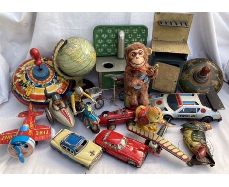 Tinplate: A collection of assorted vintage tinplate to include: Chad Valley Globe, two ovens, clockwork monkey with guitar, a