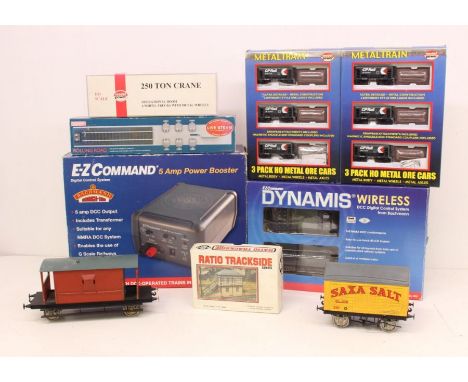 Model Railway: A collection of assorted boxed model railway to comprise: Bachmann E-Z Command 5 Amp Power Booster; Dynamis Wi