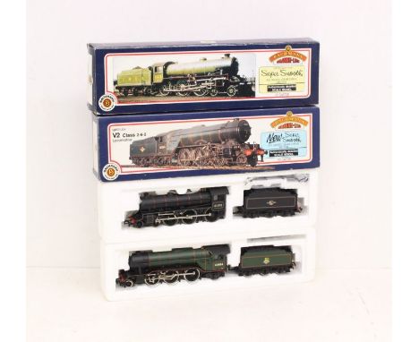 Bachmann: A boxed Bachmann, OO Gauge, B1 61190 BR Lined Black L/Crest, locomotive and tender, Reference 31-702A. Together wit