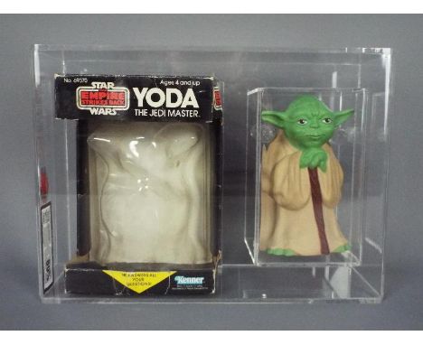 Star Wars, Kenner - A rare custom open graded Kenner #69370 TESB 1981 'Yoda The Jedi Master Magic 8 Ball Fortune Telling Figu