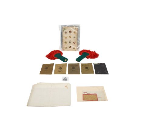 Gemischtes, dennoch interessantes Historika-Lot mit Schwerpunkt 1933-1945 darunter Frankreich - 1 x Paar Epaulettes der Legio